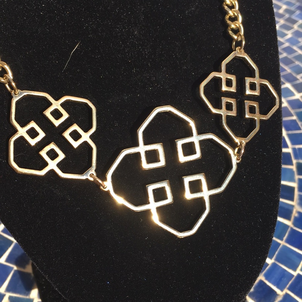Gold statement piece necklace - Picture 5 of 6